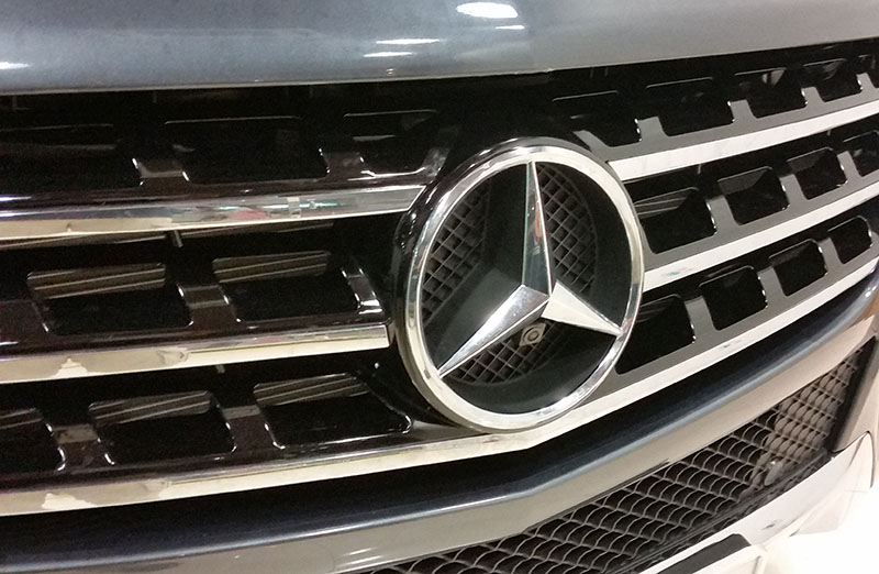 Mercedes 車頭鏡頭安裝位置